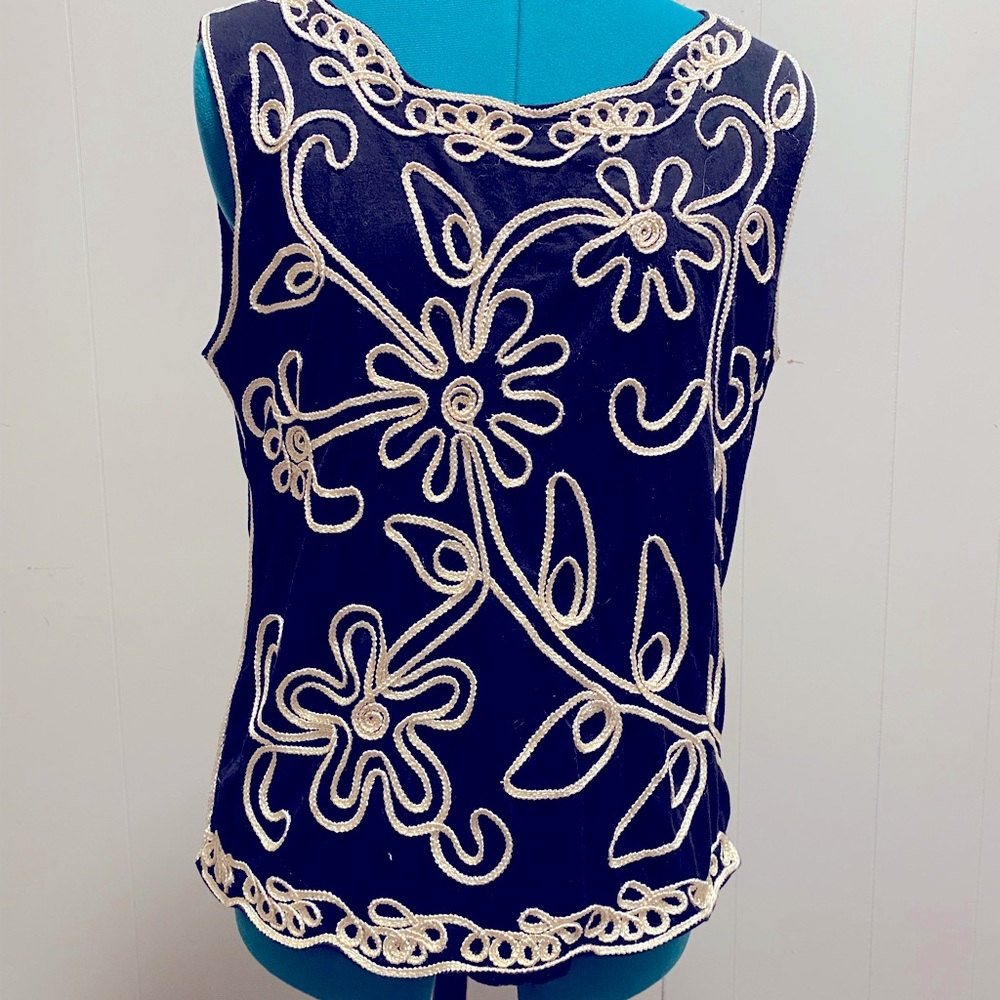 Vintage 90’s top, perfect for back to school.